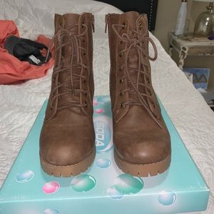 Combat boots